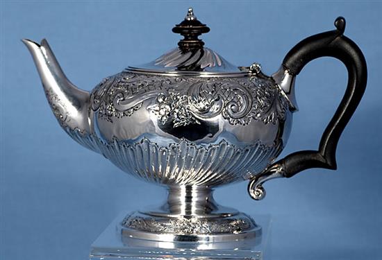 A Victorian silver teapot, by John Newton Mappin, Height 140mm gross weight 13.2oz/411grms